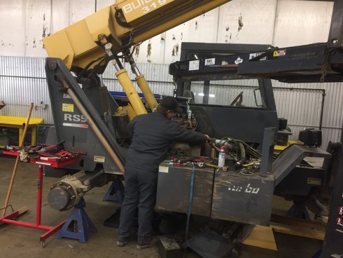Service Action picture - servicing a gehl telehandler